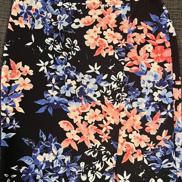 Talbots Floral Pencil Skirt Size 4P EUC - Picture 2 of 5
